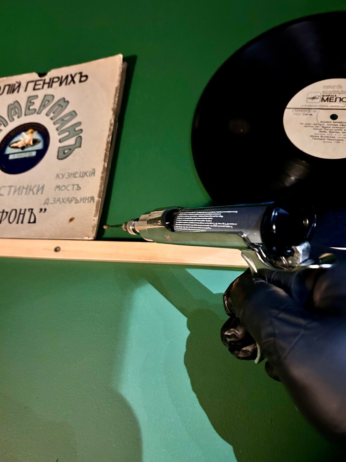 апрелевский завод грампластинок пластинка, музей пескова воронеж, граммофон и патефон, старый патефон, музей грампластинок в апрелевке