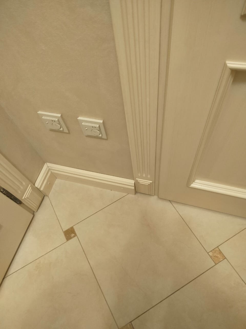 плинтуса в интерьере, плинтус, плинтус fd2 wallstyl floorstyl, плинтус мдф в интерьере, плинтус в интерьере напольный