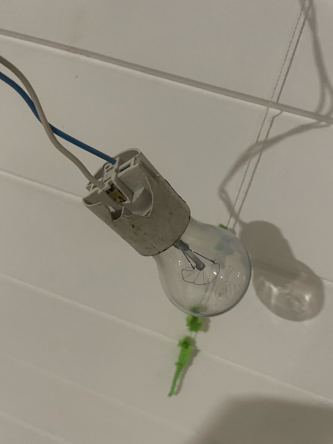 подключение лампочек, подключение лампы, электрическая лампочка, отключение электричества, отключение света