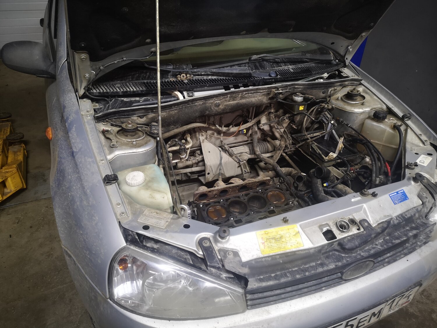 подкапотка лада калина, лада калина хэтчбек под капотом, toyota sprinter ae100 под капотом, nissan primera p10 подкапотка, авто