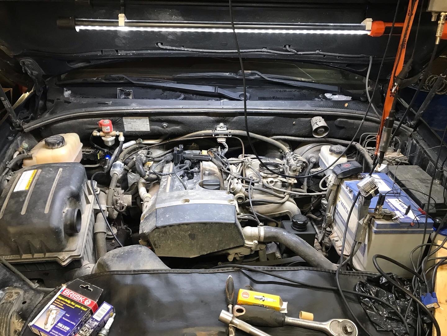 2.4 двигатель дади шатл, паджеро 3.2 дизель егр, двс под капотом toyota hilux surf 185, ssangyong musso под капотом дизель, тойота креста 90 двигатель