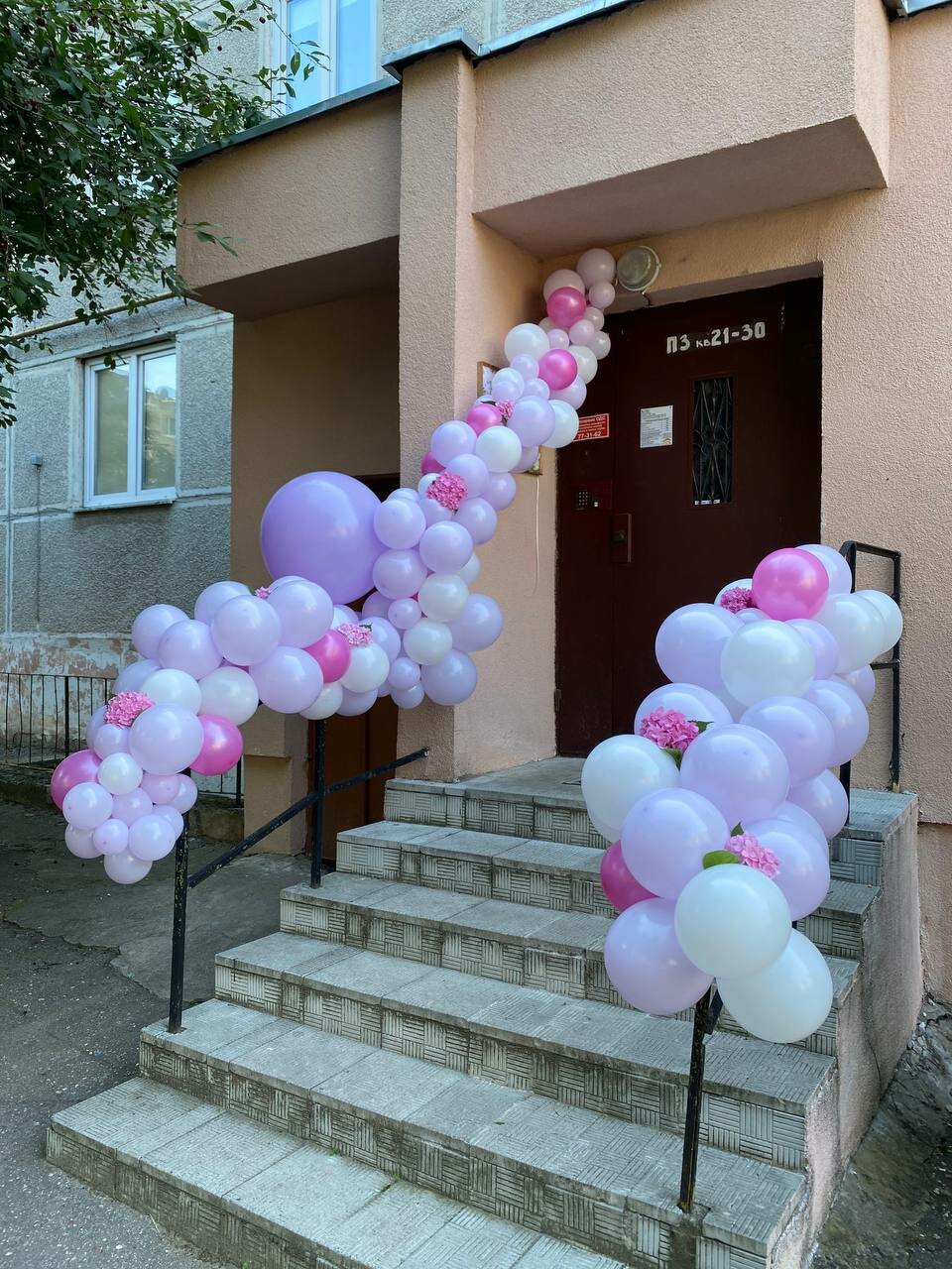 оформление шарами, украшение шарами, шары оформление, гирлянда из шаров, украшение шарами здания