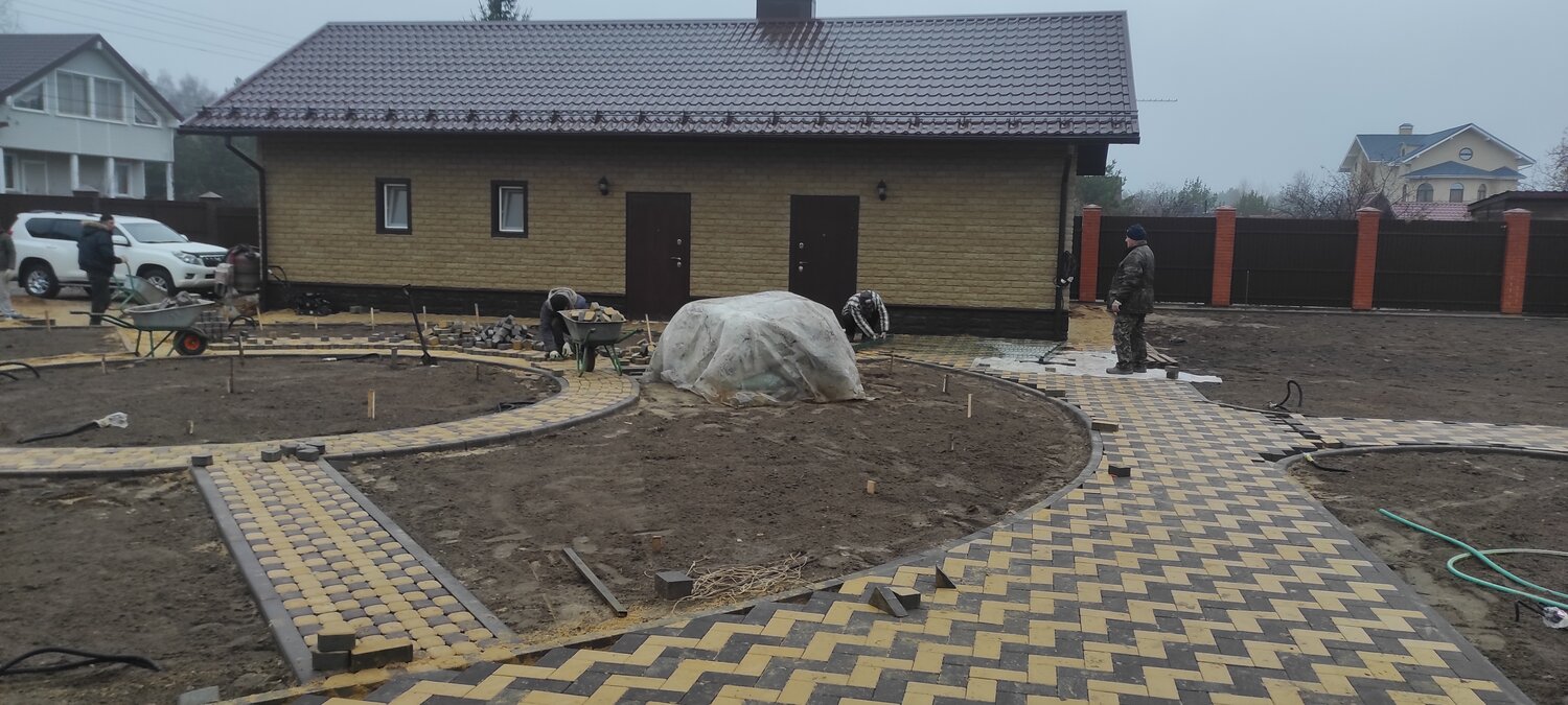 укладка тротуарной плитки, укладка брусчатки, тротуарная плитка, брусчатка классико 40 мм, технология укладки брусчатки