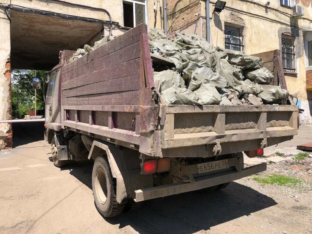 вывоз мусора, вывоз мусора газон, вывоз мусора камаз, вывоз мусора зил грузчики, вывоз мусора китаец