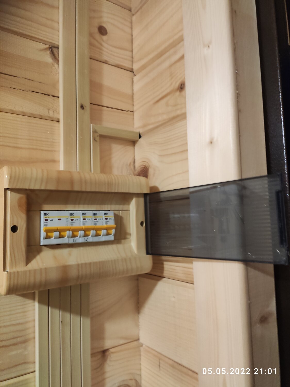 электрика в деревянном доме, электропроводка в деревянном доме, электропроводка в бане, проводка в бане и парилке, проводка в бане