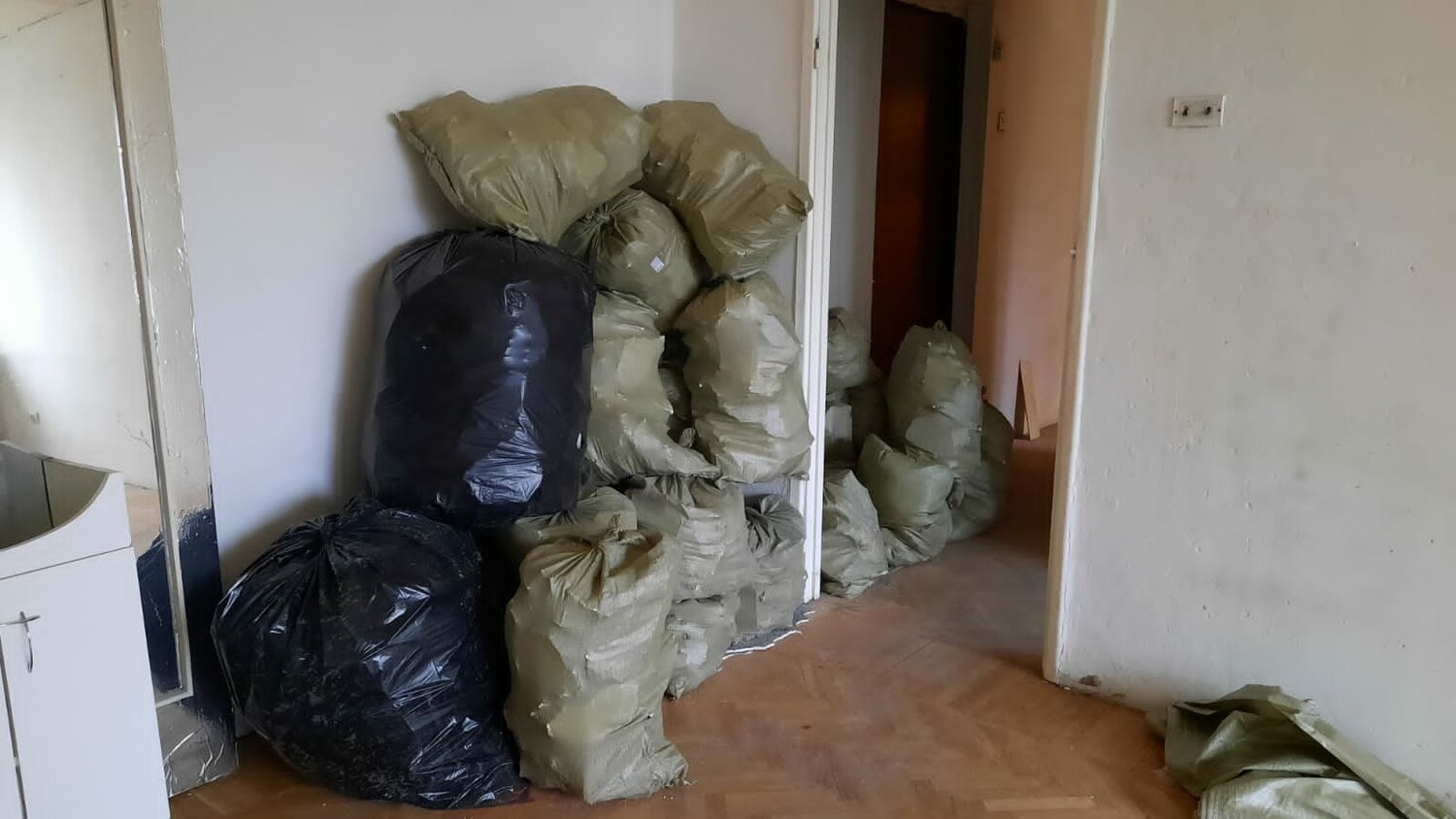 строительные отходы, мешок с мусором, строительный мусор, мусор, строительный мусор в мешках