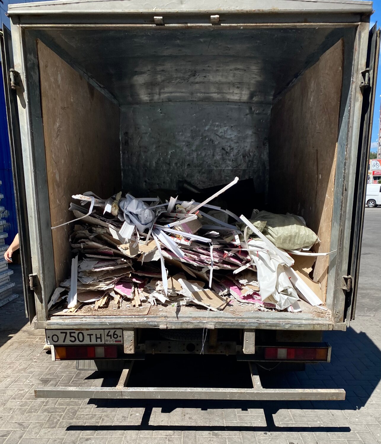 вывоз строительного мусора, вывоз мусора, газель с мусором, вывоз, газель на свалке