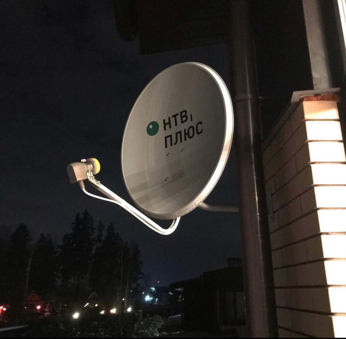 спутниковая антенна, спутниковое тв, антенна, установка спутниковой антенны, спутниковая тарелка нтв плюс зеленая