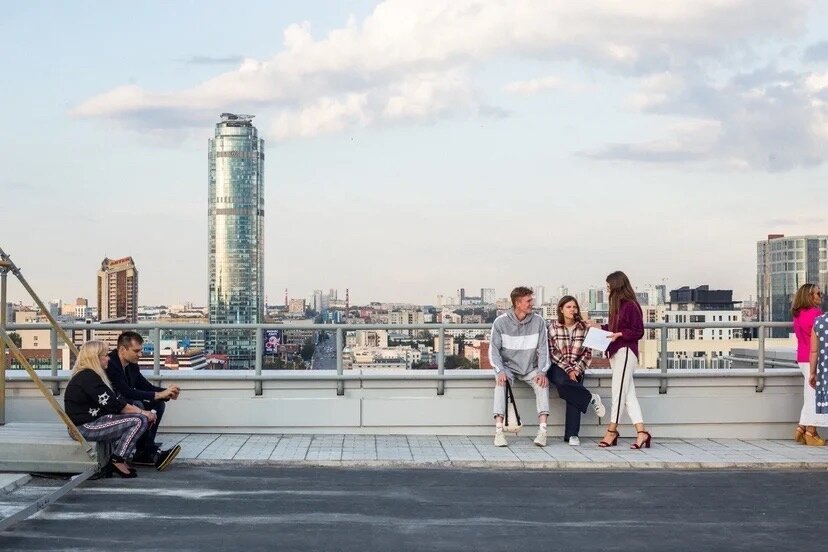 девушка, небоскребы москва сити, смотровая площадка москва сити, человек, смотровая ран москва