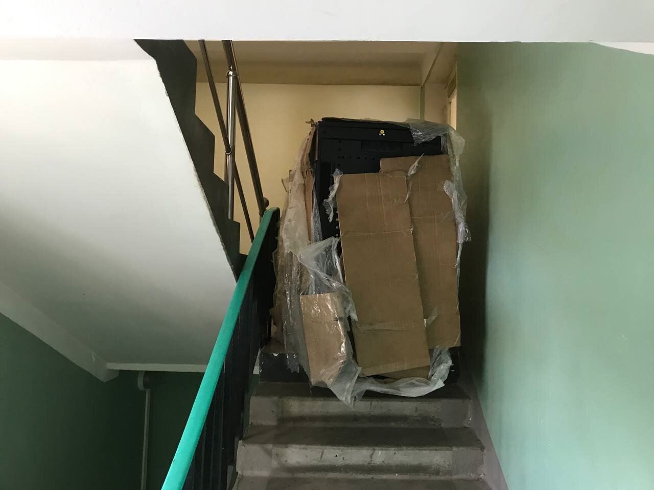 квартира, подъезд, этаж, ступеньки в подъезде, квартира дом