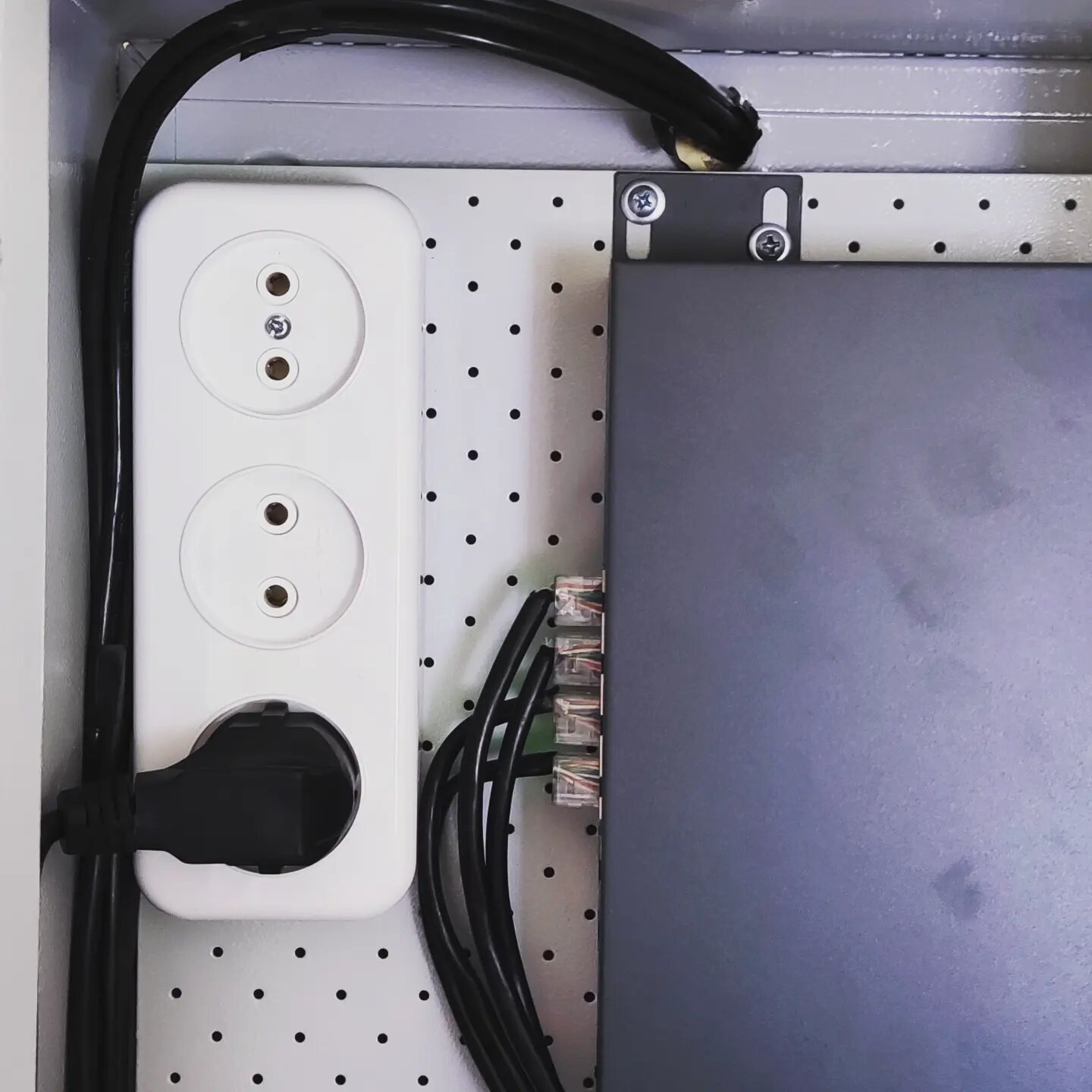 электроника, блок розеток, powercom tap-change tca-1200, стабилизатор напряжения 220в на 4 розетки поверком 3000, дистанционный контроль над розетками