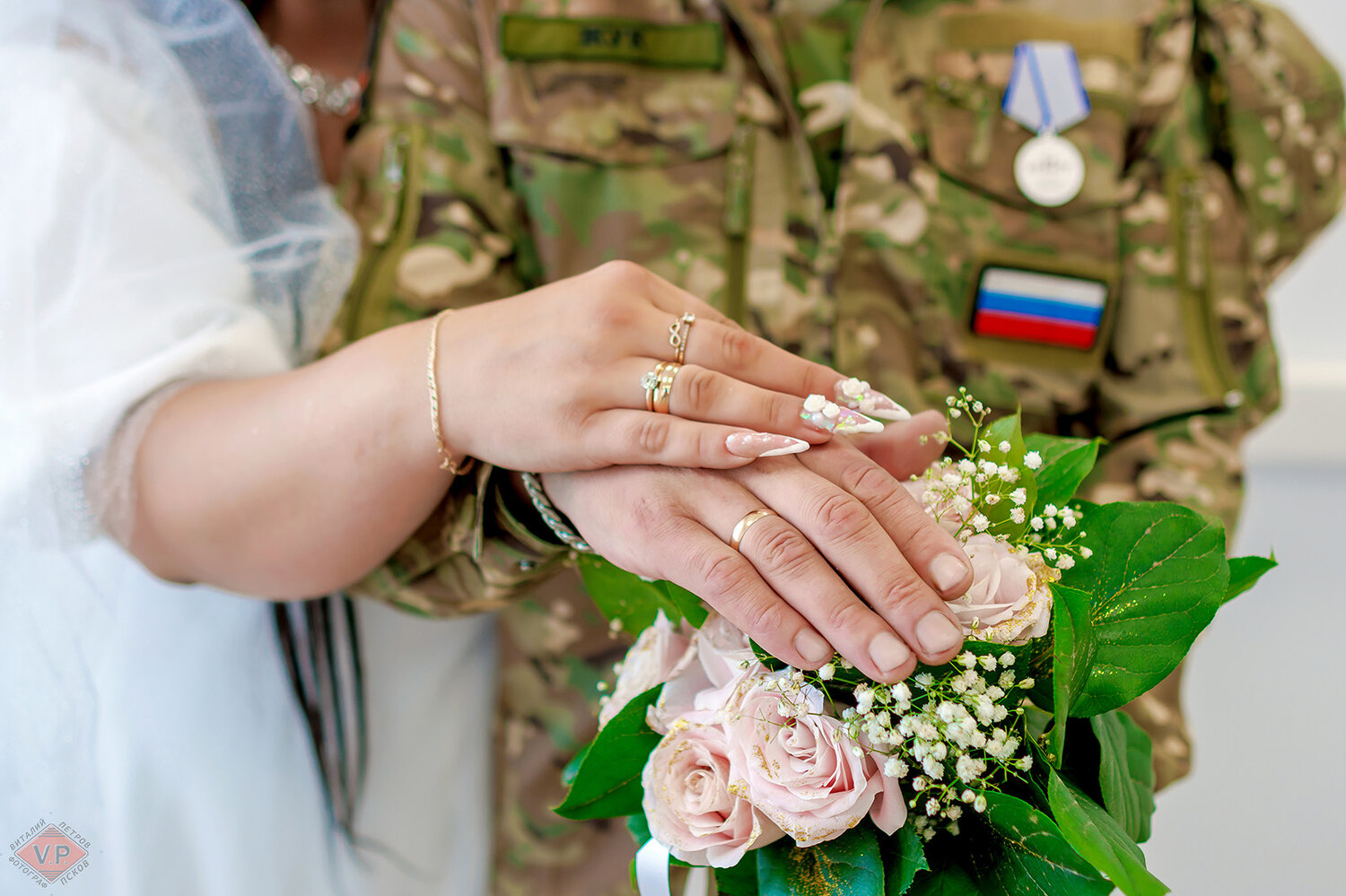 брак военнослужащих, военный, военная свадьба, военная пара, свадебная букет