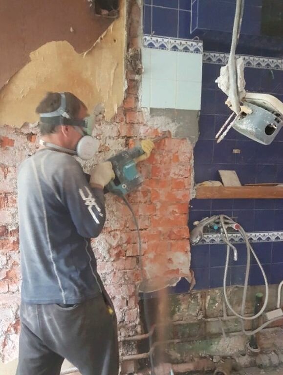 штукатурка стен, демонтажные работы, демонтаж штукатурки, восстановление кирпичной кладки, штукатурка стен в новостройке