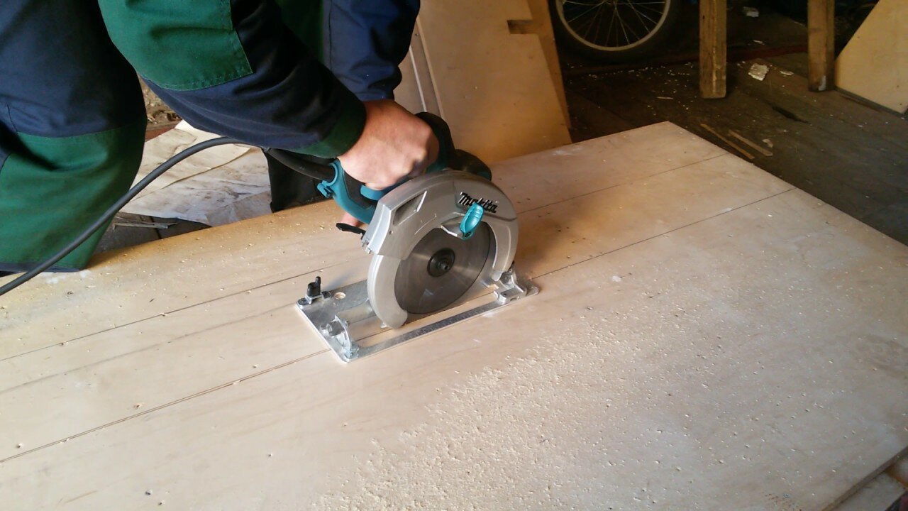 пластина для циркулярной пилы makita 7601, торцовочная пила из ручной циркулярки макита, шина для циркулярной пилы дисковая пила makita hs7601, циркулярка макита 5007n, пила makita