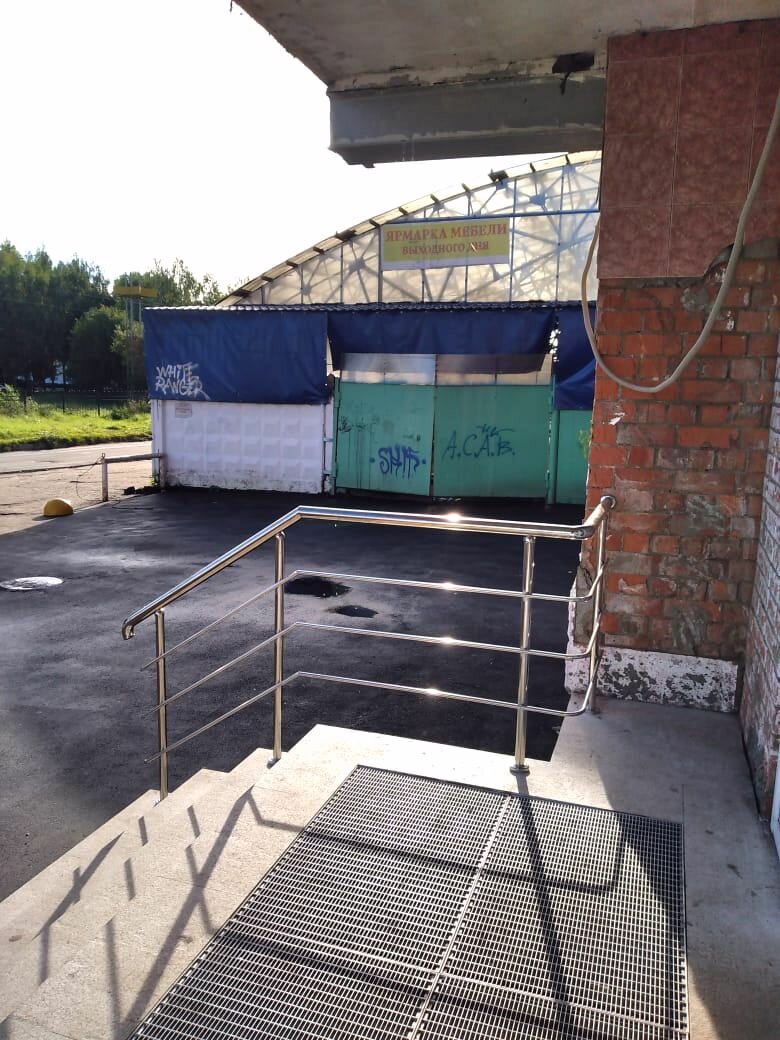 каркас пандуса из металлоконструкций, пандус, вход в подземный переход, навес входной группы, пандусы( рампы) для мгн