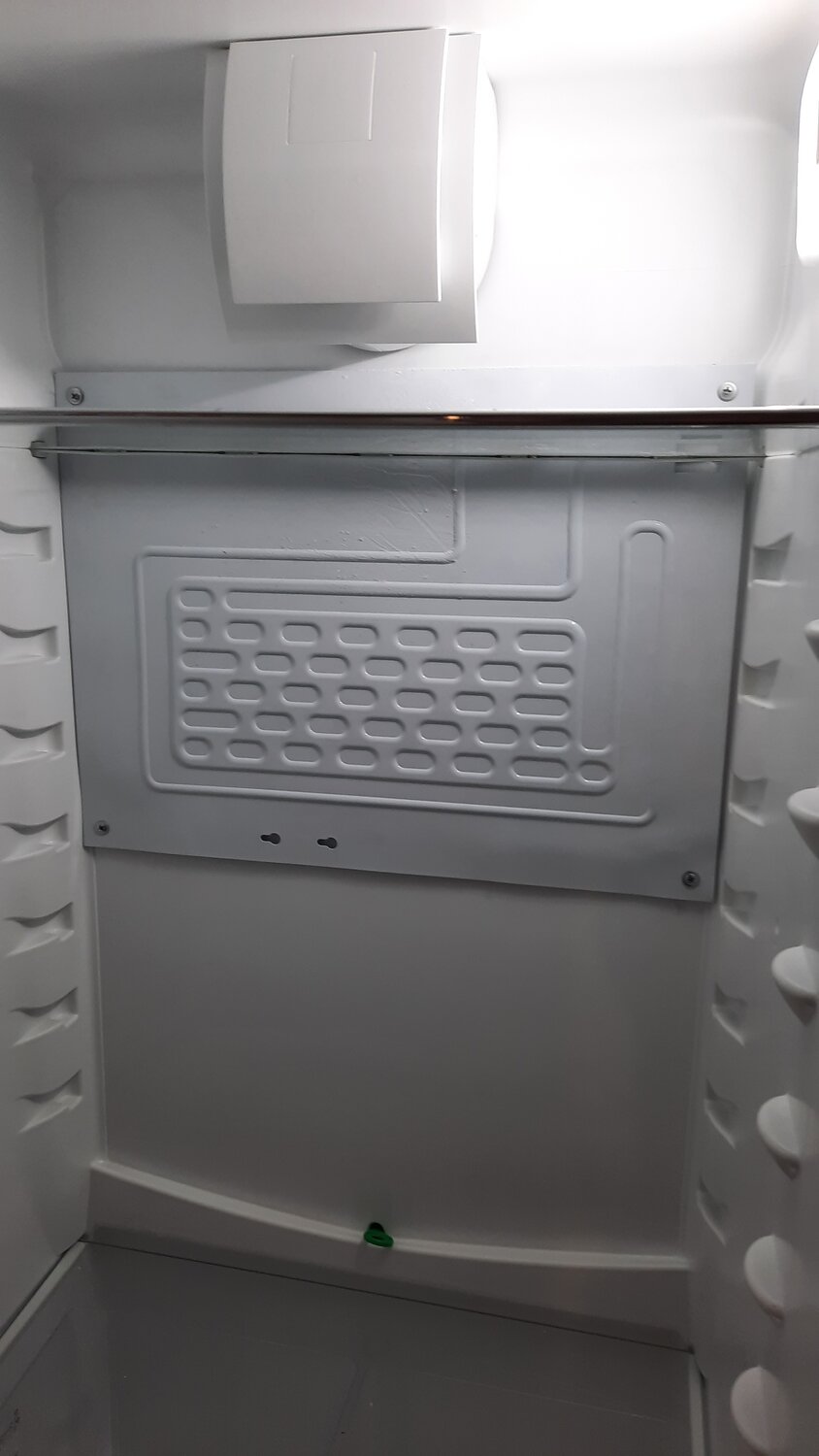 холодильник, бытовая техника холодильник, испаритель холодильной камеры, навесной испаритель на холодильник, крепление испаритель холодильника