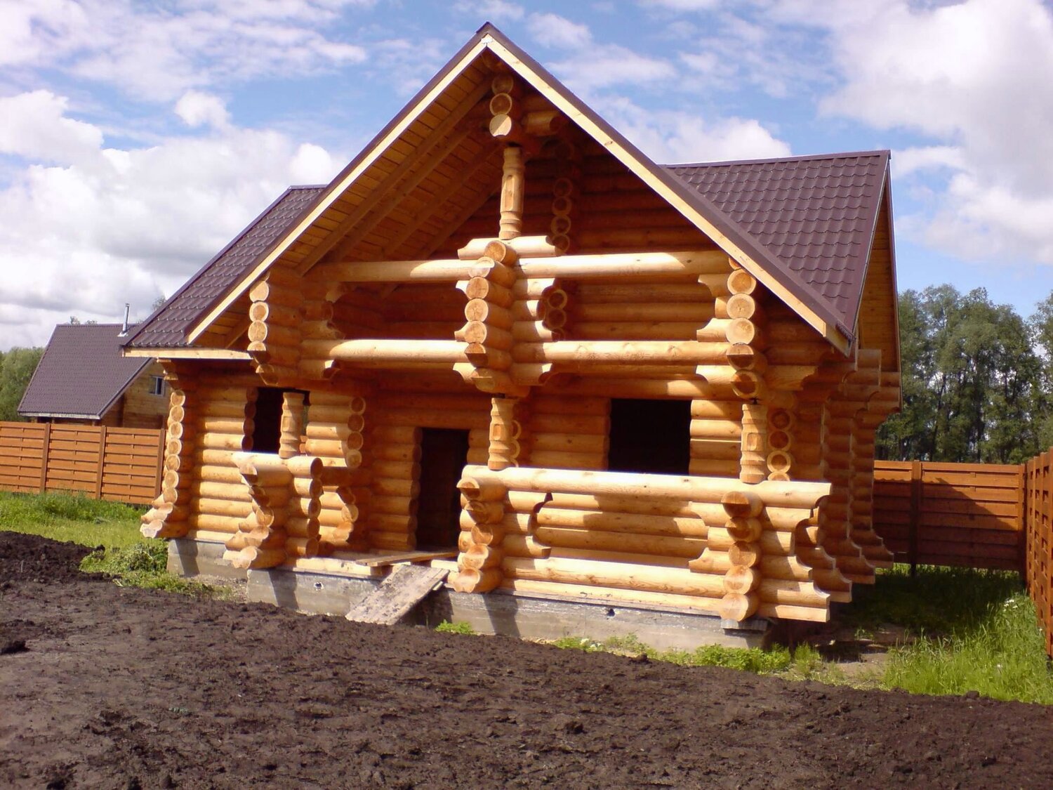 сруб дом баня из оцилиндрованного бревна, сруб, дом из оцилиндрованного бревна сояна, сруб дома из бревна стоковое, дом из оцб-240