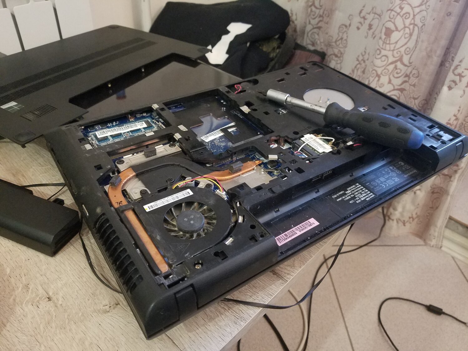 строение ноутбука тошиба, ноутбук, alienware p31e, техника, процессор ноутбука самсунг r530