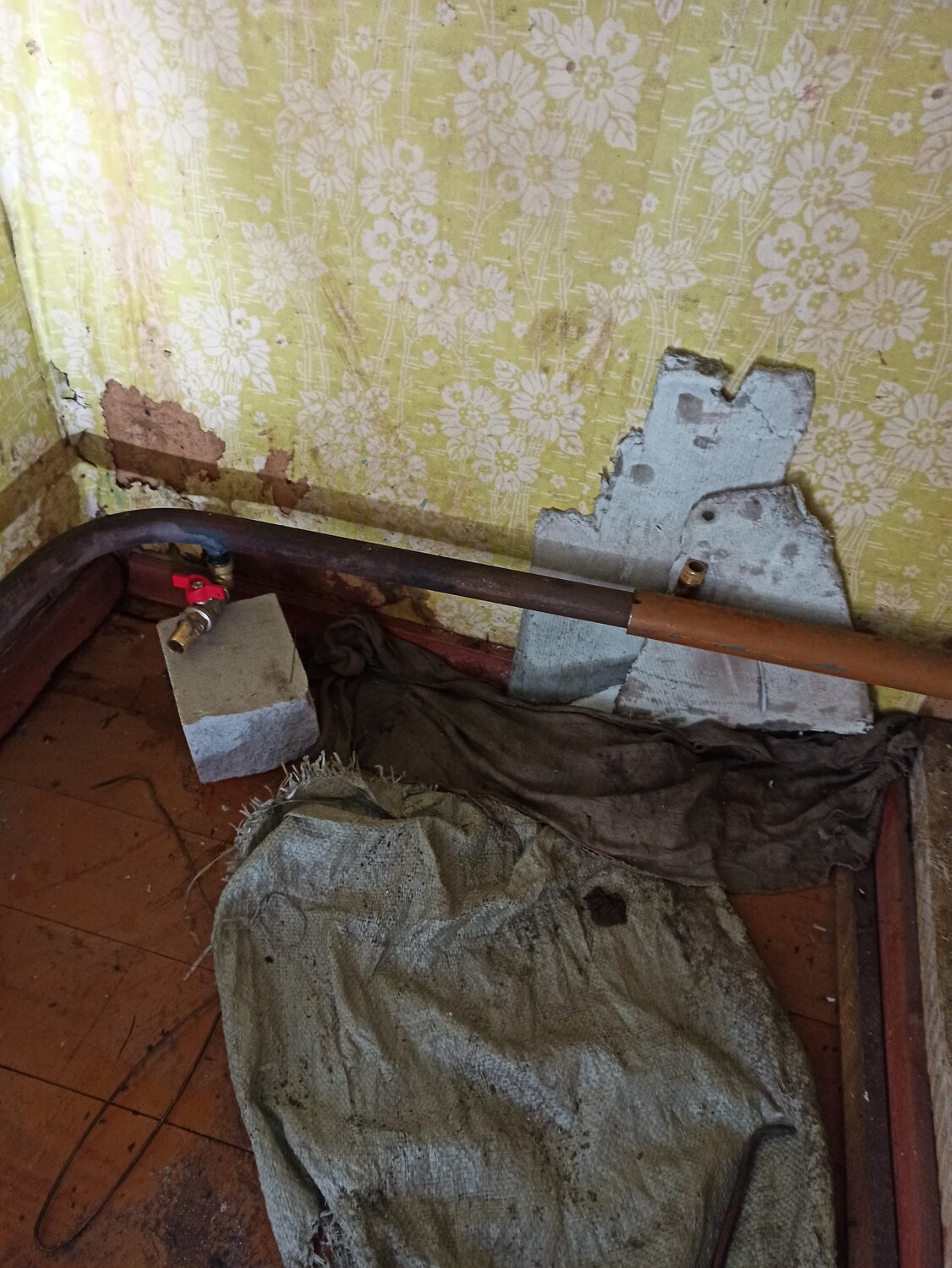 в подвале, в ремонте, заброшенный, стен, в доме