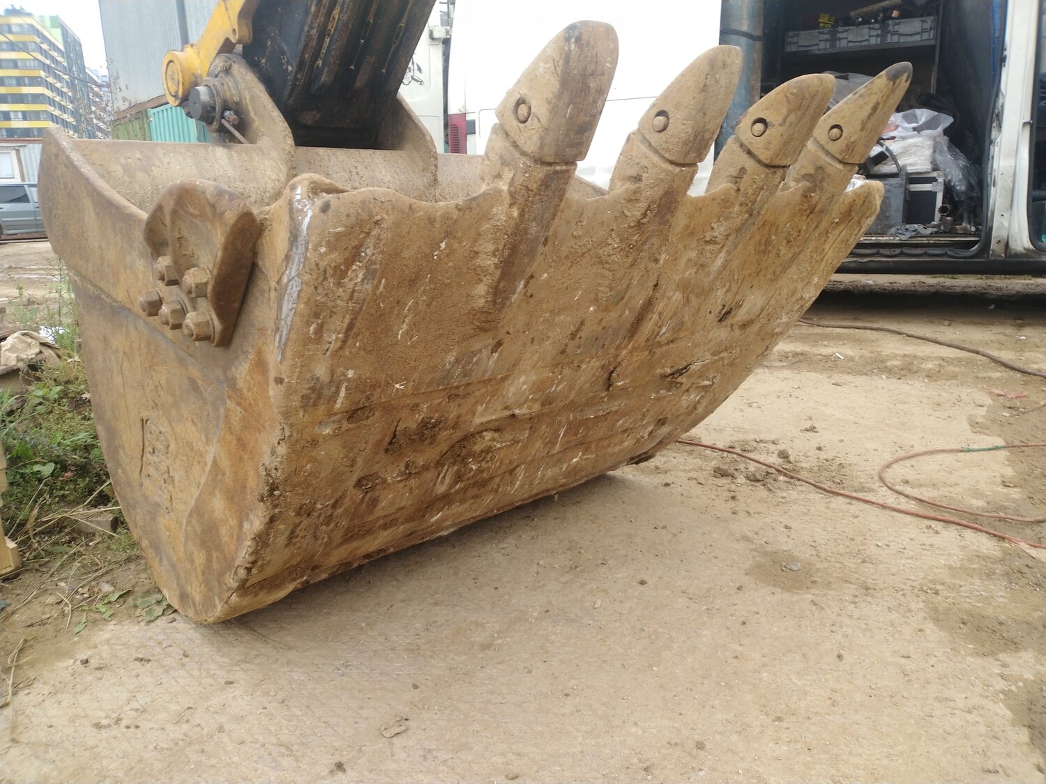 ковш скальный вольво, сломанный ковш экскаватора, cat 323 ковш, экскаватор като клин я на ковш, экскаватор сат 349 д объем ковша