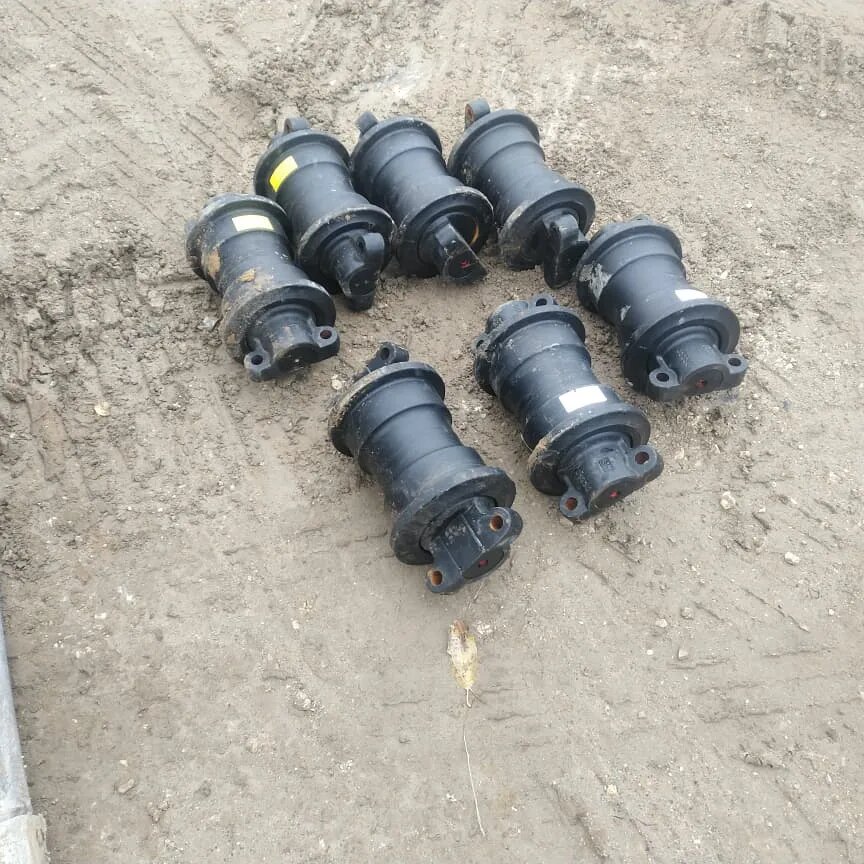 каток опорный hitachi zx200 / ex200 9134243, каток опорный volvo ec210, каток опорный 81n6-11010, дусан solar 340lcv каток опорный, каток опорный jcb 330