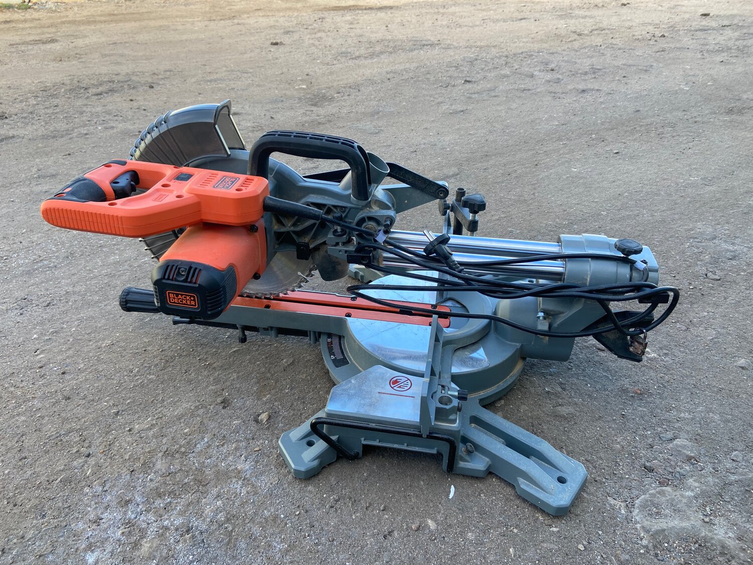 пила торцовочная aeg ps 254 l 4935440670, торцовочная пила stark csi 2200, пила торцовочная, торцовочная пила milwaukee m18 fms254-0, торцовочная пила black+decker bes700-qs