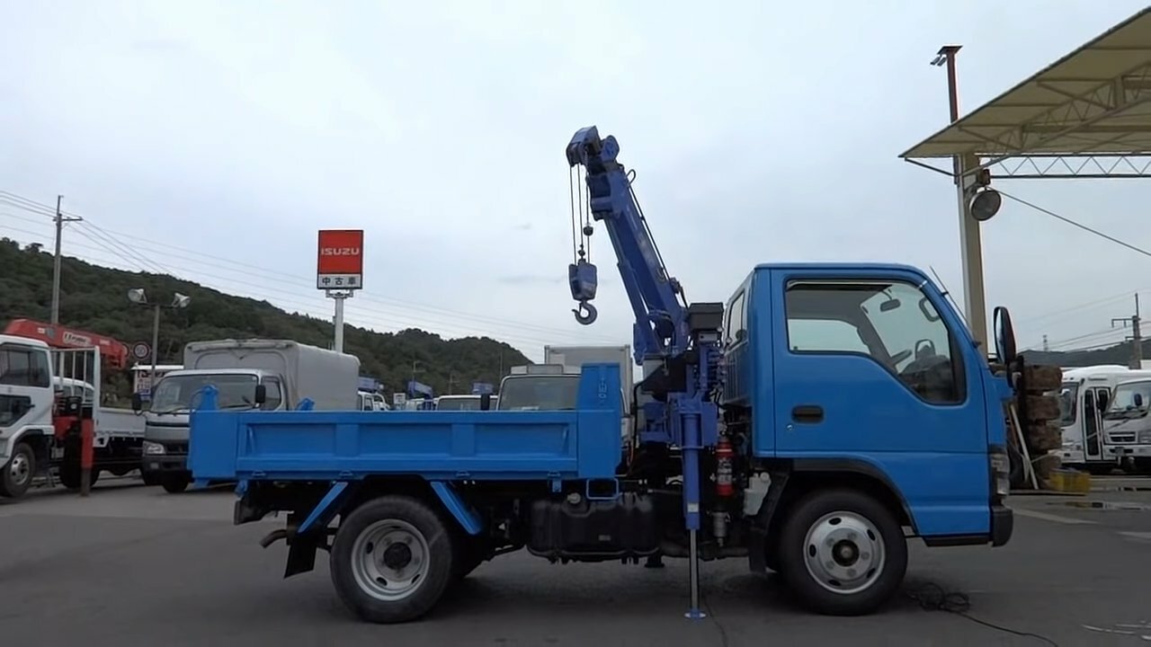 манипулятор isuzu синяя unic, кран манипулятор, самосвал манипулятор из японии, исузу эльф с манипулятором 3 тонны, машина с краном манипулятором