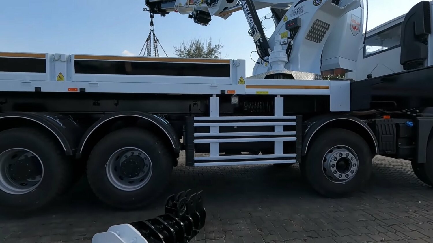 бетононасос kcp 710m, автовышка multitel, автовышка daewoo novus sky 400, kato cr-250, камаз 65207 с кму dongyang ss1956