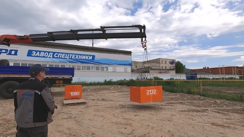 кран манипулятор, самосвал 65115 с кму dongyang, стройплощадка, строительство, строительная техника