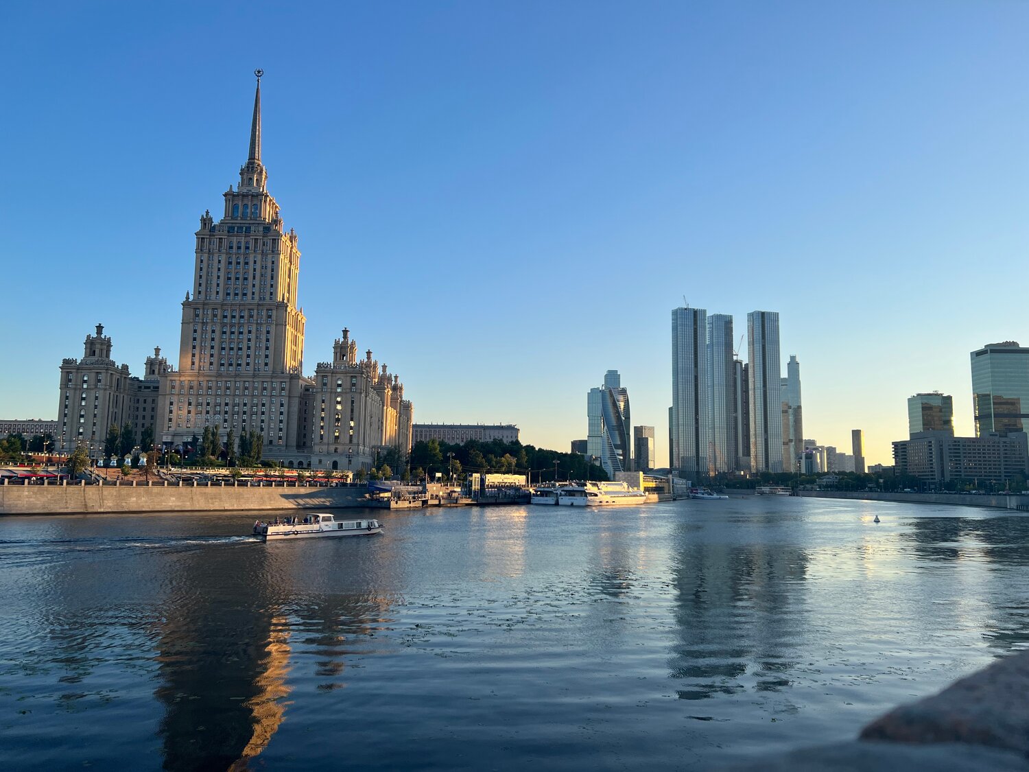 набережная тараса шевченко, москва, рэдиссон первый отель 1909, москва сити гостиница украина 2022, новый арбат москва сити