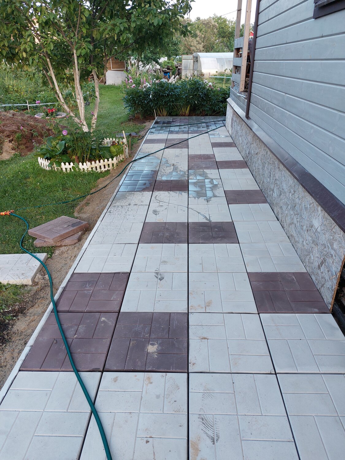 тротуарная плитка в частном доме, брусчатка тротуарная плитка, тротуарная плитка, укладка тротуарной плитки, тротуарная плитка паркет