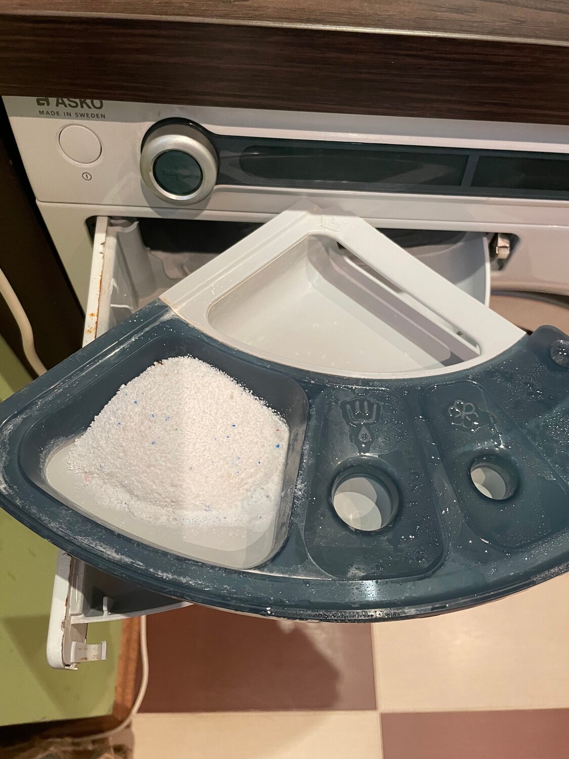 стиральная машинка хотпоинт аристон 8229, hotpoint-ariston отсек для порошка, hotpoint ariston wmsf 6013 лоток для порошка, стиральная машина hotpoint ariston, стиральная машина