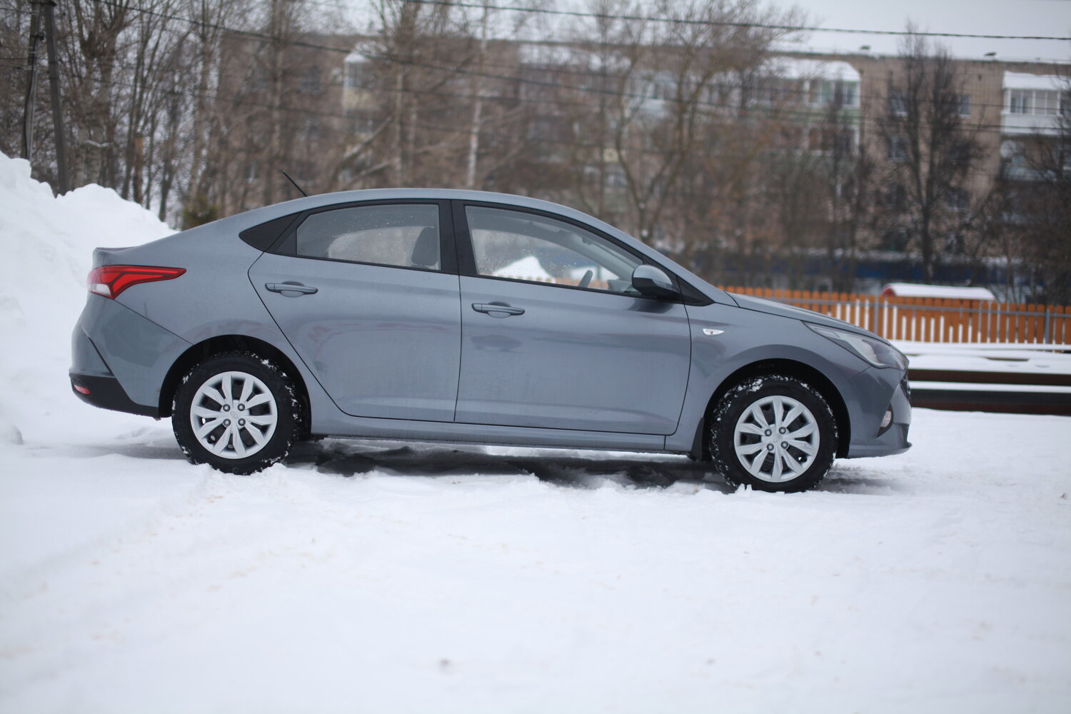 hyundai solaris, kia rio, хендай солярис 2021, солярис 2 серый, киа рио 2014 голубая седан