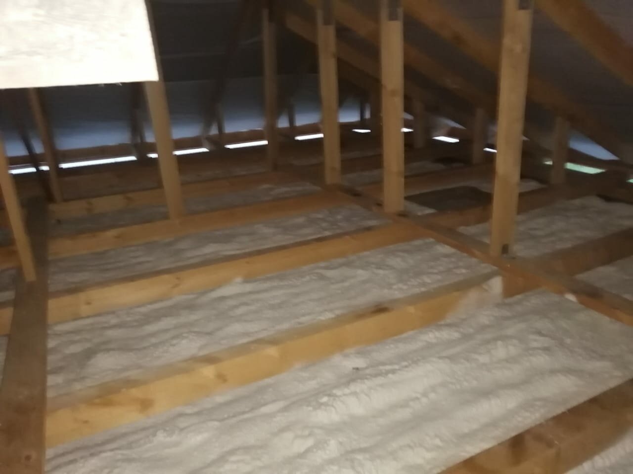 утеплитель для чердачного перекрытия, утепление чердачного перекрытия, теплоизоляция чердачного перекрытия холодного чердака, лаги на чердаке, утепление чердака