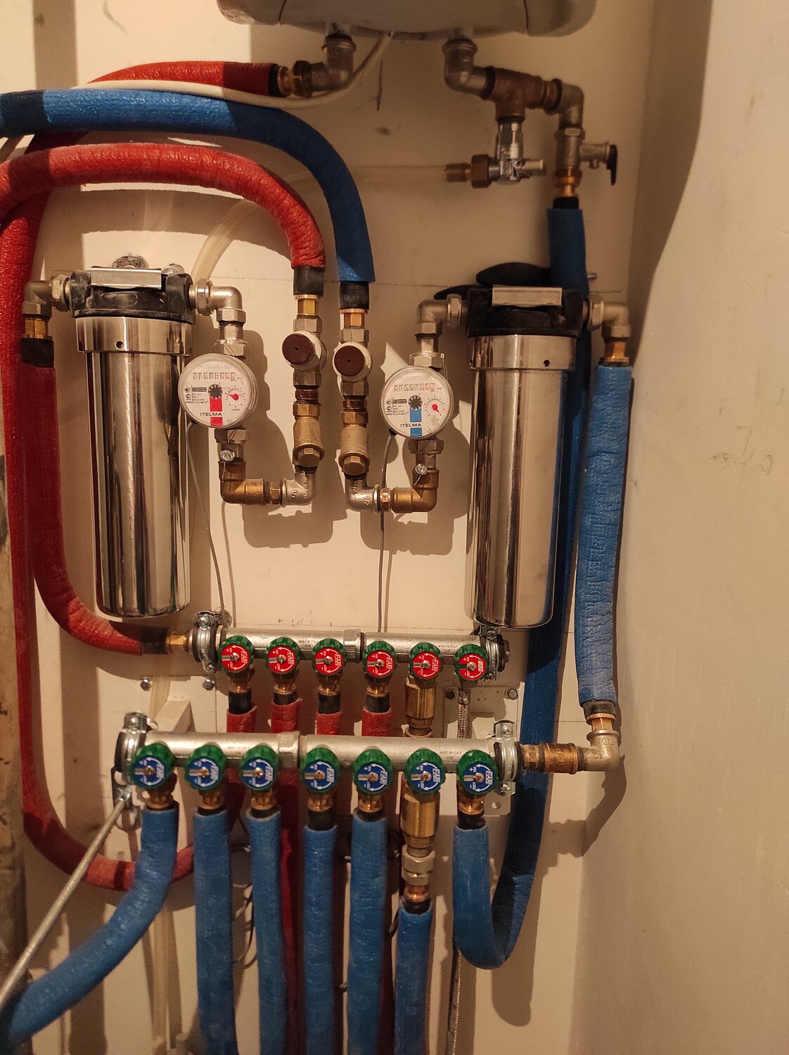 коллекторная разводка труб, коллекторная разводка труб водоснабжения, коллекторная разводка водопровода, коллекторная разводка труб водоснабжения в квартире, водопровод коллекторная разводка гребенка