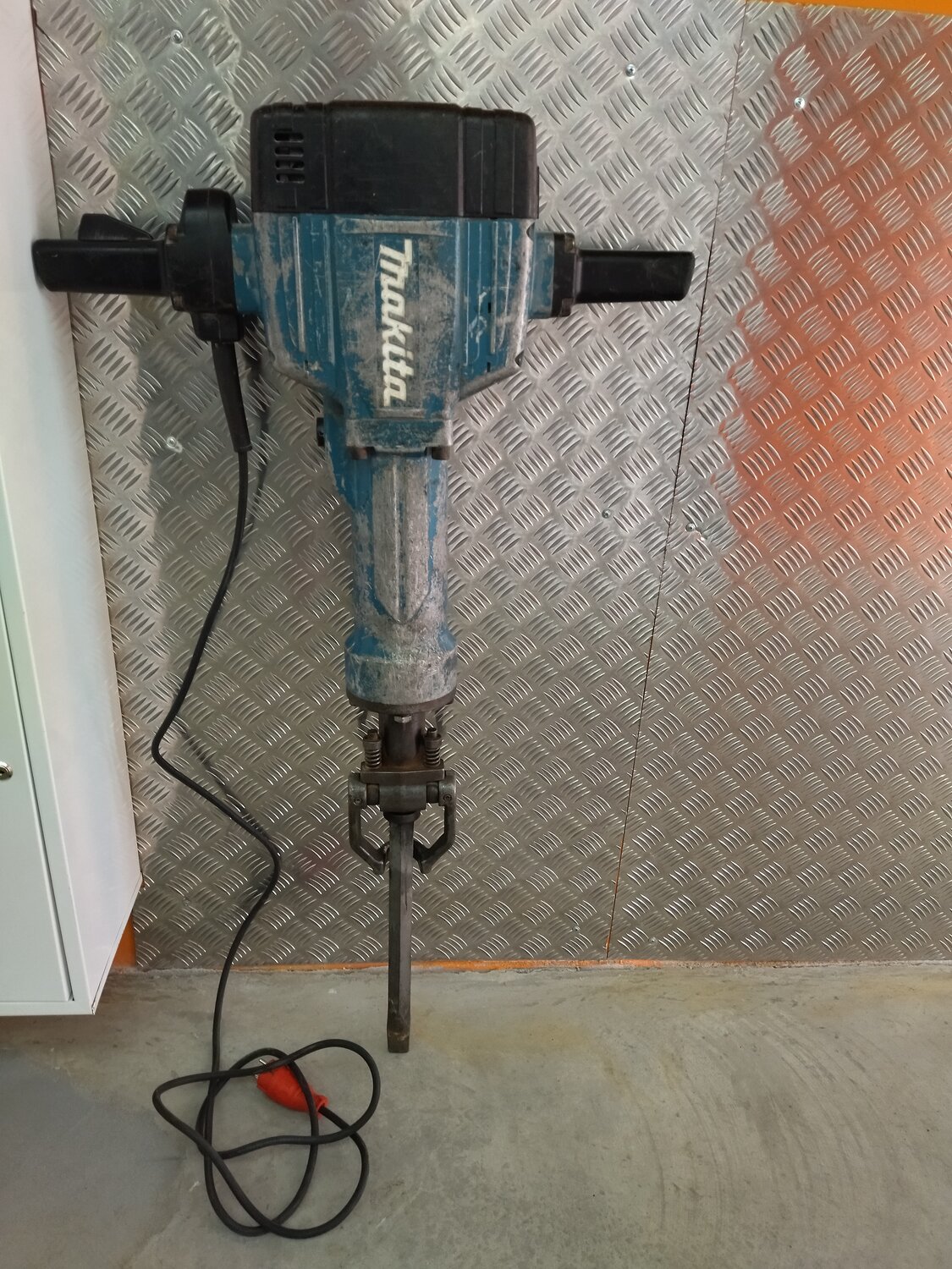 отбойный молоток makita hm1810, отбойный молоток makita hm1801, отбойный молоток, отбойный молоток makita, отбойный молоток макита 1801