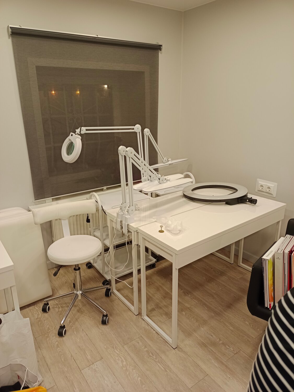 икеа бьюрста ikea bjursta, karois cl22 стол, рабочее место мастера маникюра, место мастера маникюра, кабинет маникюра