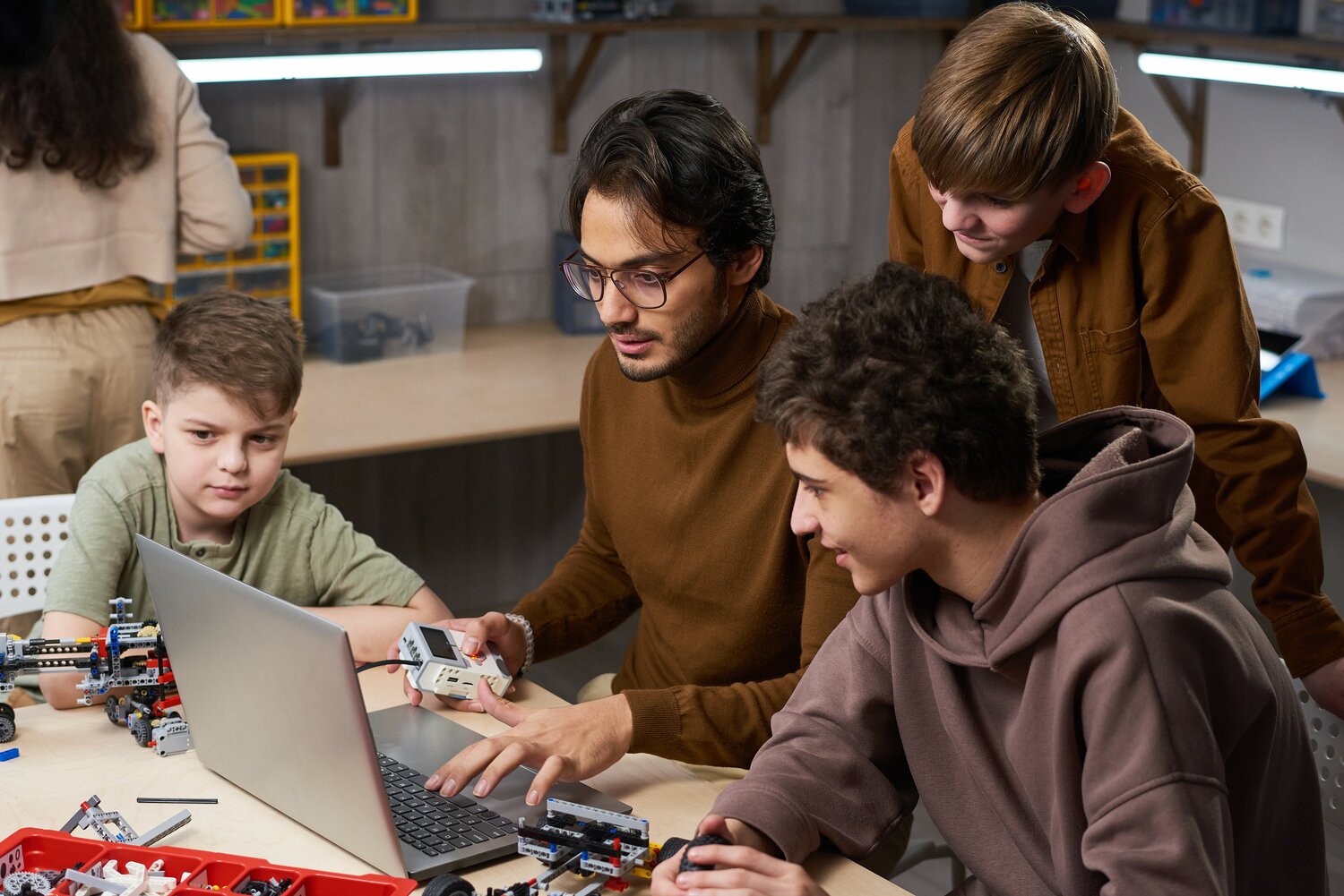 класс робототехники, человек, computer repair shop, студенты, робототехника для детей