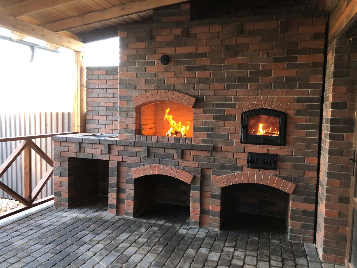 комплекс барбекю с русской печью, печи камины барбекю, барбекю комплекс из кирпича, печь барбекю, камин барбекю