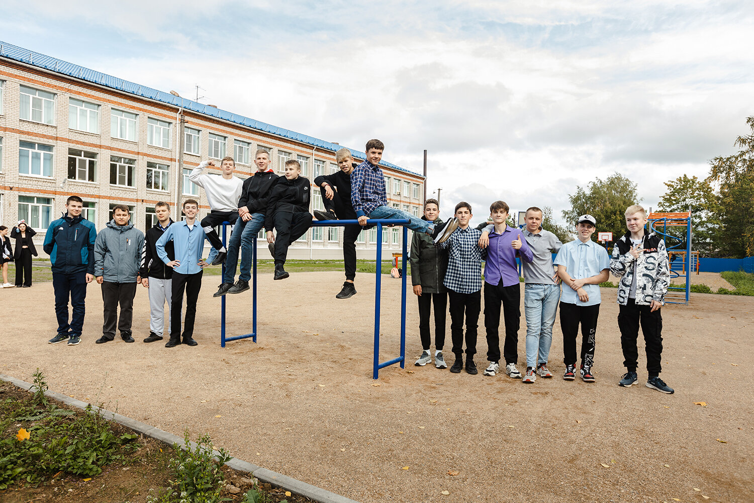спортивная площадка, спортивные комплексы, школа, уличная спортивная площадка, большой камень площадка гто