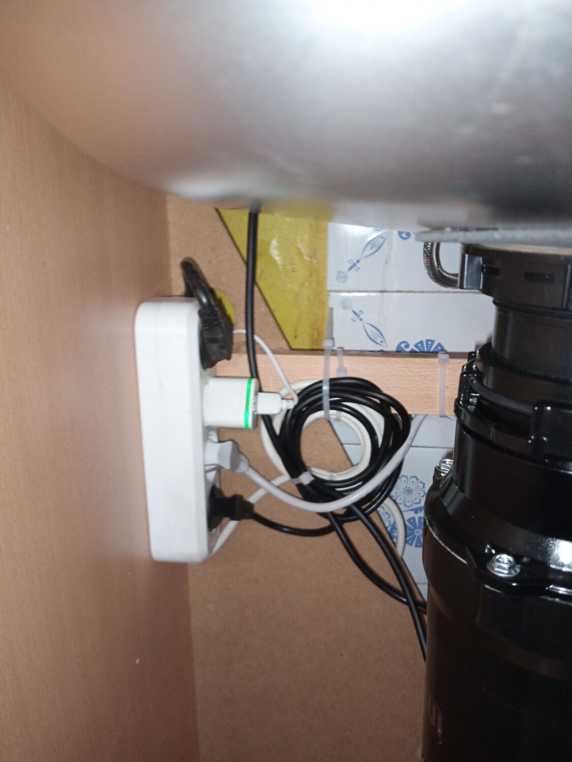 сифон для измельчителя insinkerator, измельчитель отходов bone crusher 600, измельчитель пищевых отходов insinkerator 56, измельчитель кухонный сан2844, подсоединение измельчителя к канализации