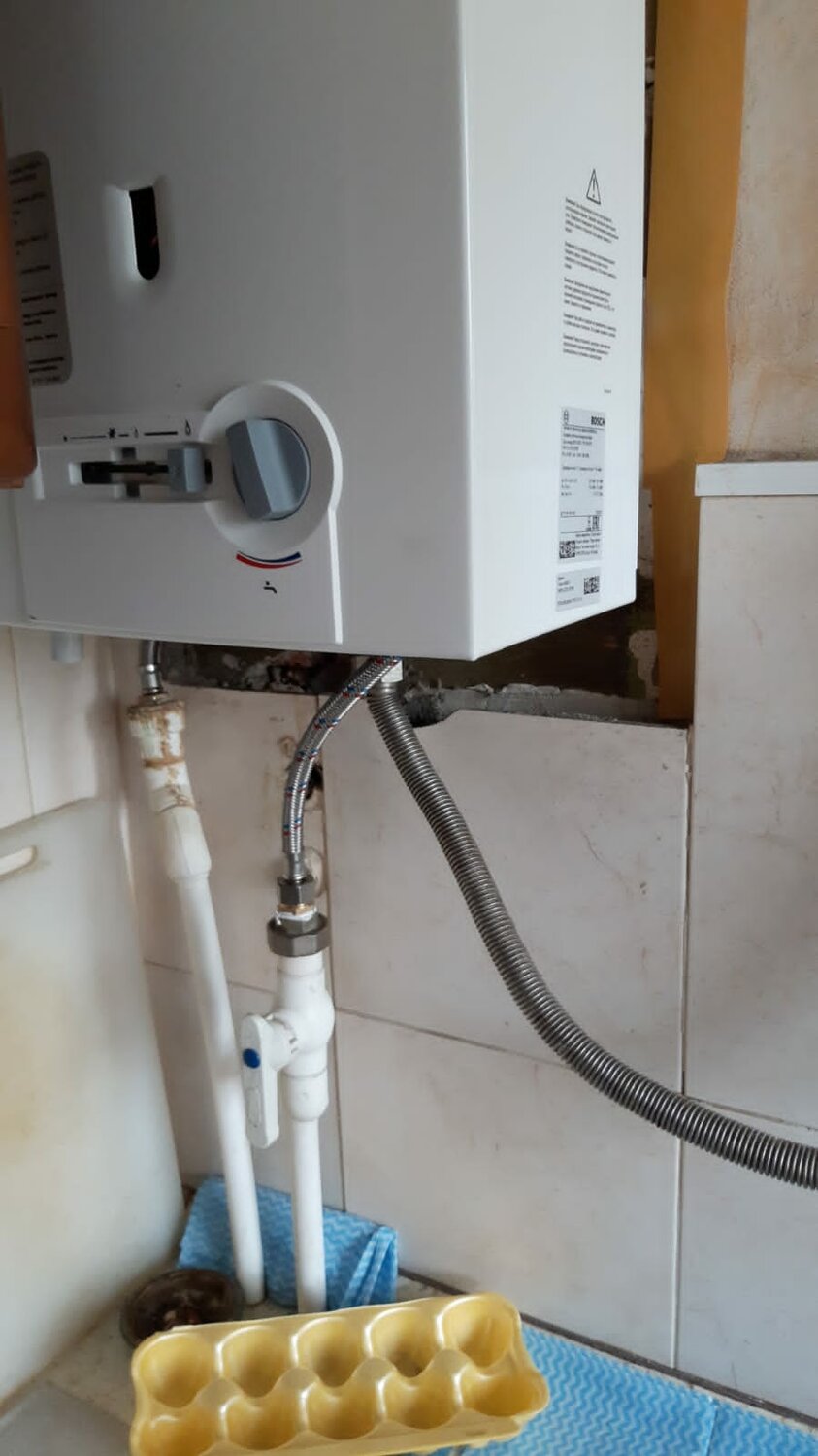 газовая колонка, газовая колонка от баллонного газа, подвод труб к колонки газовой астра, подсоединение газовой колонки, газовый котел двухконтурный