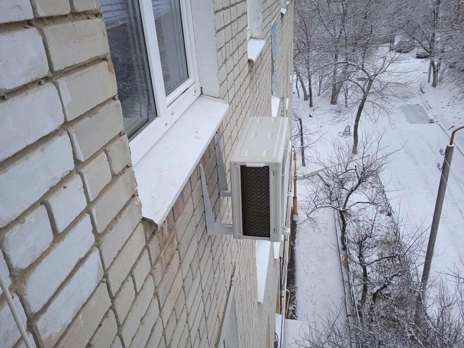 кондиционер на фасаде, кондиционеры сплит системы, кондиционер наружный блок, кондиционер уличный блок, кондиционер сплит