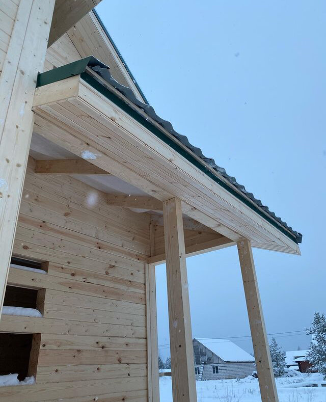 брус дом, поднебесники в брусовом доме, подшивка фронтонного свеса террасы, брусовой дом, дом из двойного бруса