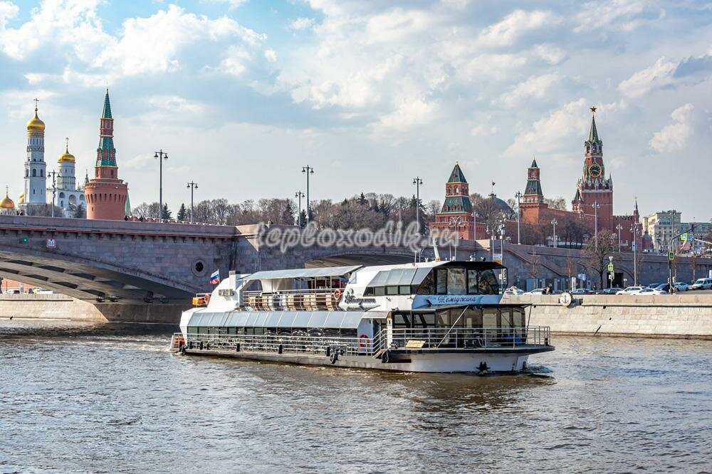 теплоход рэдиссон по москве реке, москва река, теплоход жемчужина москва, теплоход по москве, прогулка по москве реке на теплоходе
