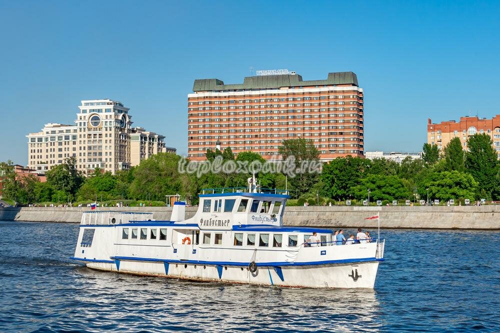теплоход, теплоход в москве, прогулочный теплоход, теплоход по москве реке, теплоход дунай москва