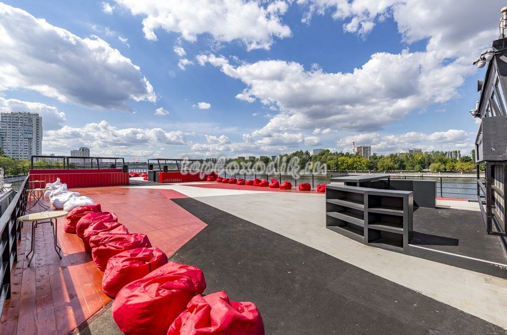 кремлевская набережная казань 2020, теплоход рио 1 loft boat, казань набережная, набережная в челябинске, палуба теплохода