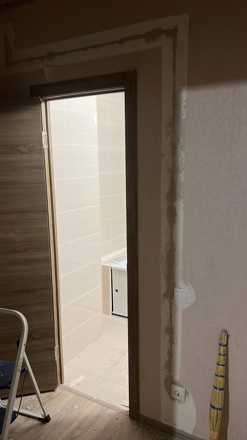 квартиры, квартира в панельном доме, двери в квартире по реновации\, дверь, коридор квартиры