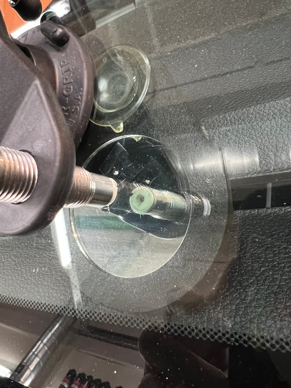 ремонт сколов на лобовом стекле, восстановление лобового стекла, замена лобового стекла, ремонт автостекол, скол на лобовом стекле