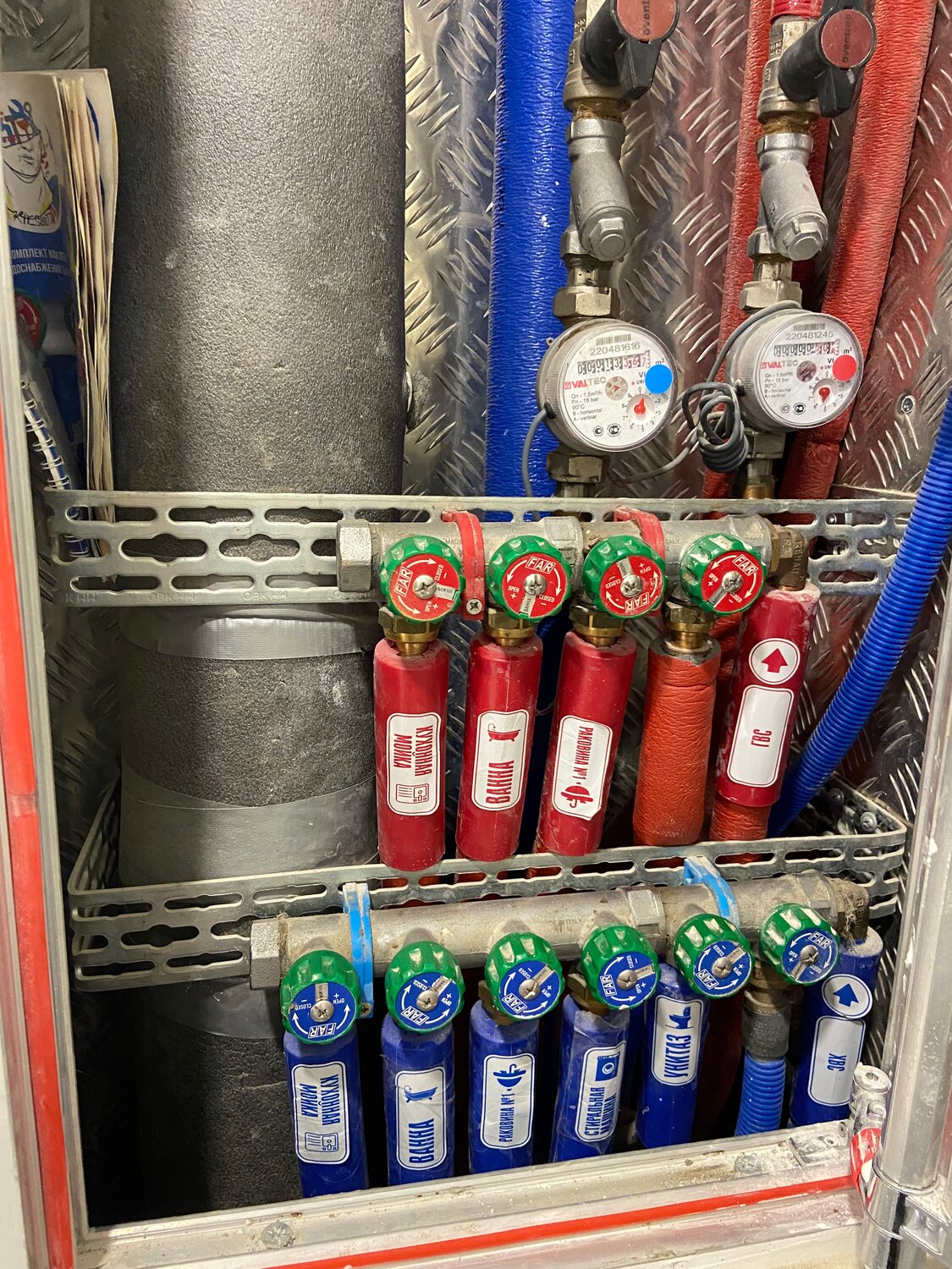 коллектор водоснабжения, отопление и водоснабжение, сантехника, системы отопления, разводка отопления